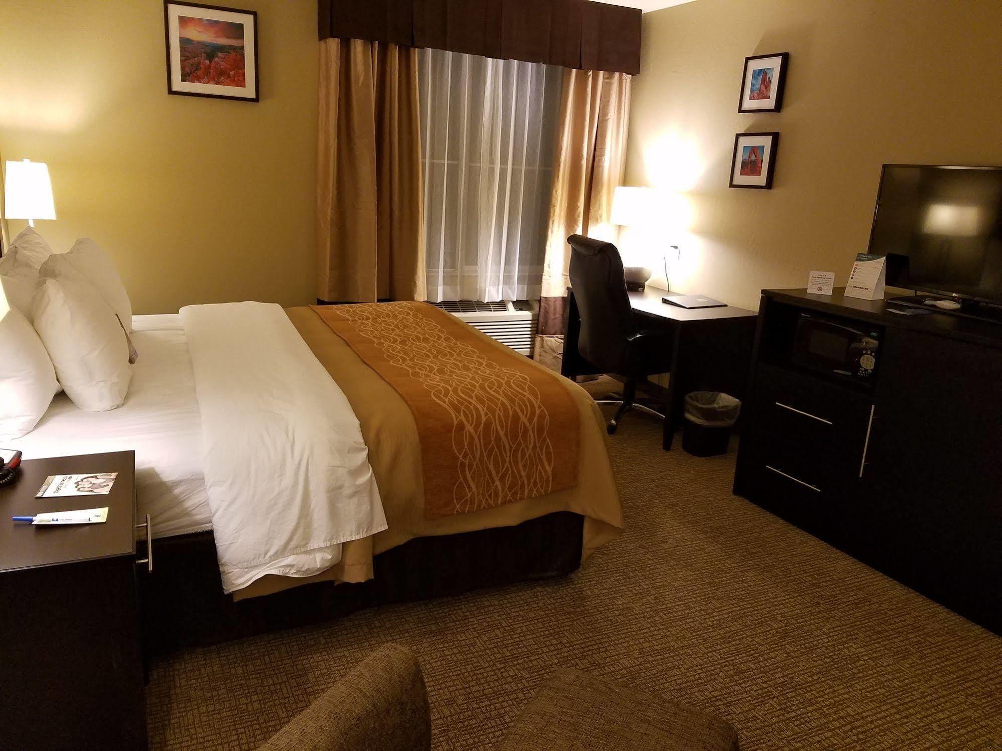 Comfort Inn & Suites Vernal - National Monument Area Екстериор снимка